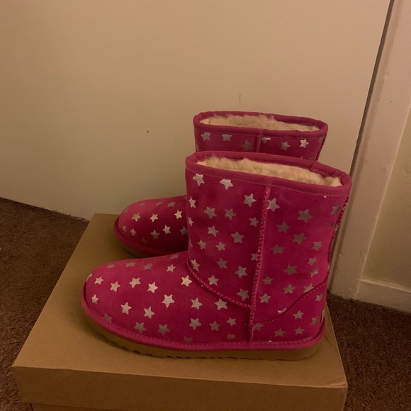 NIB UGG Water Resistant Classic Short Stars Boots - Picture 5 of 5